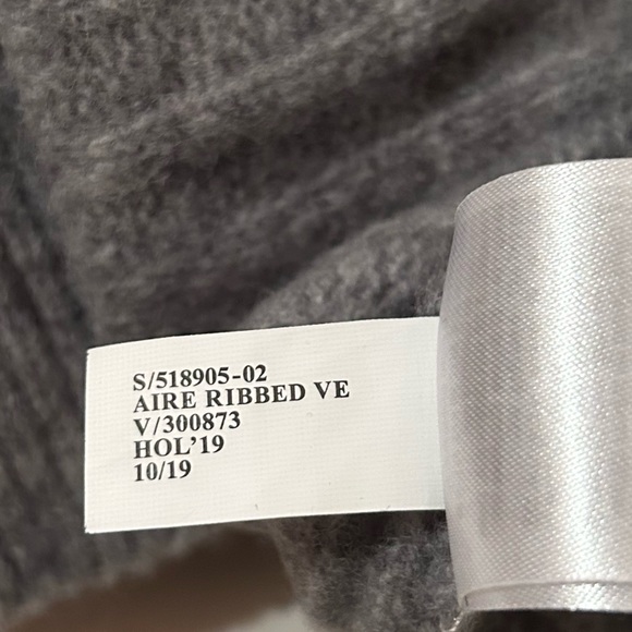 Banana Republic Aire Ribbed V-Neck Sweater - Picture 6 of 7